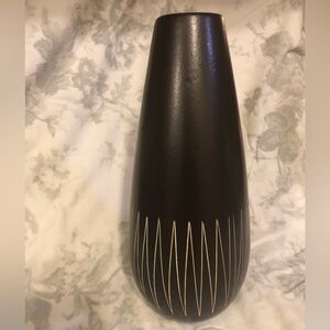 Authentic, Mid Century Modern Royal Haeger vase, by Larry Laslo